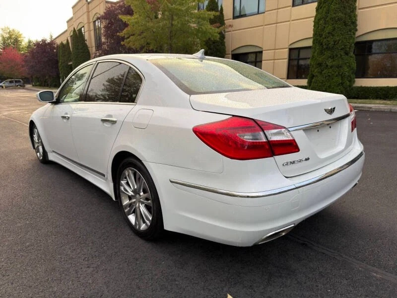 2012 Hyundai Genesis - Image 8 of 20
