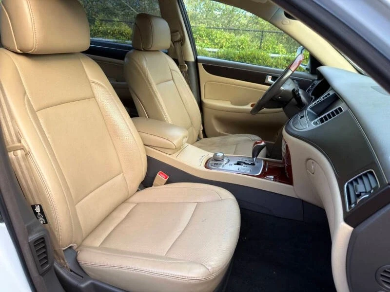 2012 Hyundai Genesis - Image 16 of 20
