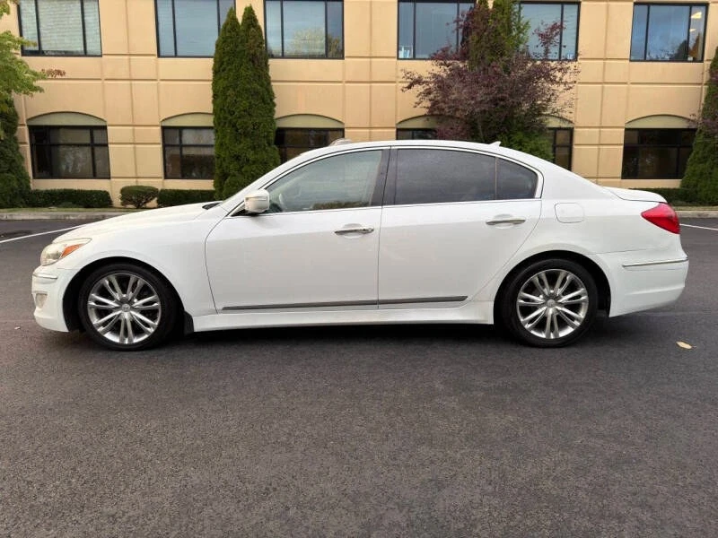2012 Hyundai Genesis - Image 9 of 20