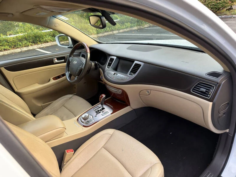 2012 Hyundai Genesis - Image 12 of 16