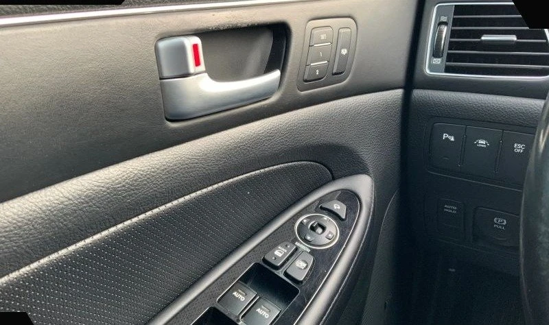 2012 Hyundai Genesis - Image 6 of 20