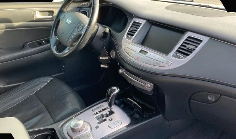2012 Hyundai Genesis - Image 12 of 20