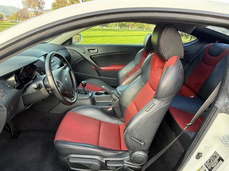 2012 Hyundai Genesis Coupe - Image 11 of 20