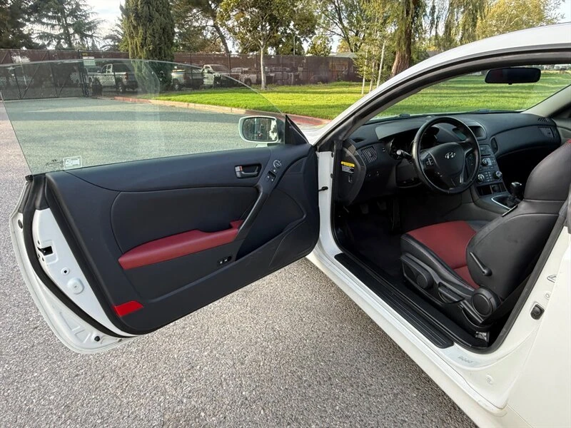 2012 Hyundai Genesis Coupe - Image 14 of 20