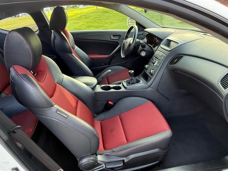2012 Hyundai Genesis Coupe - Image 10 of 20