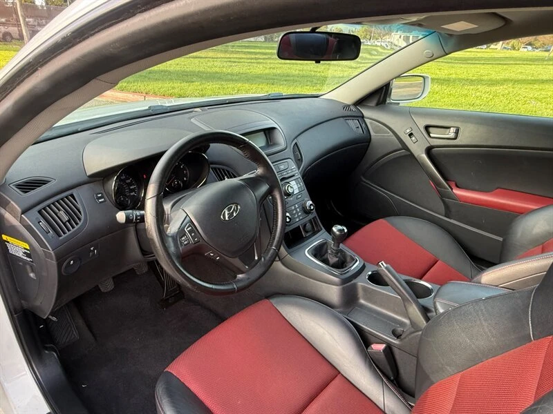 2012 Hyundai Genesis Coupe - Image 9 of 20