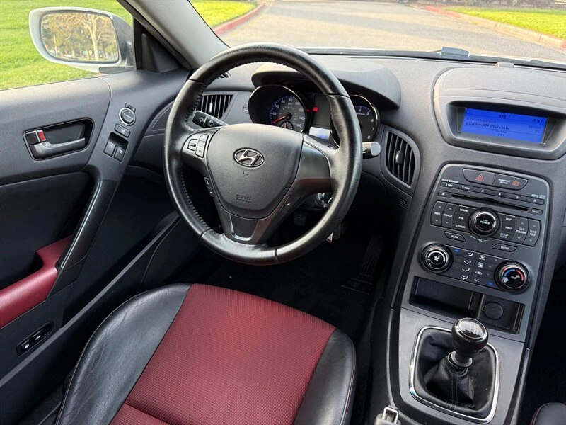 2012 Hyundai Genesis Coupe - Image 19 of 20