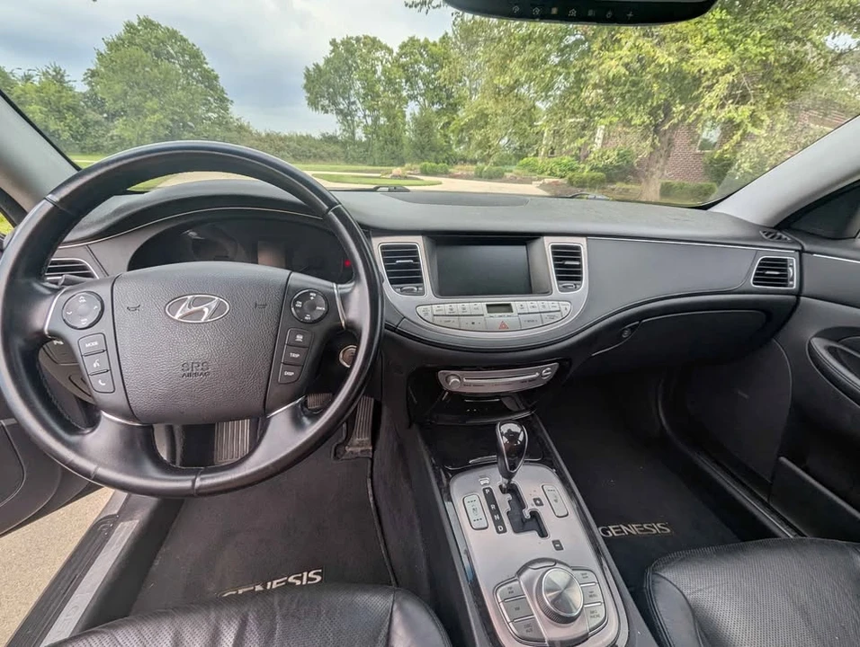 2012 Hyundai Genesis - Image 11 of 12