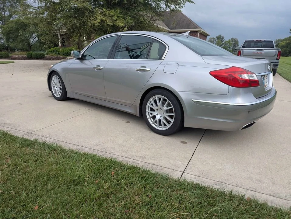 2012 Hyundai Genesis - Image 5 of 12
