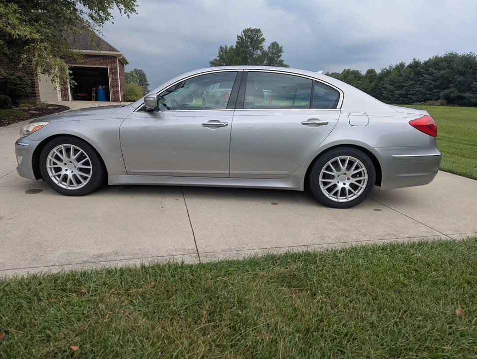 2012 Hyundai Genesis - Image 6 of 12
