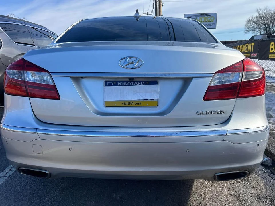 2012 Hyundai Genesis - Image 2 of 10