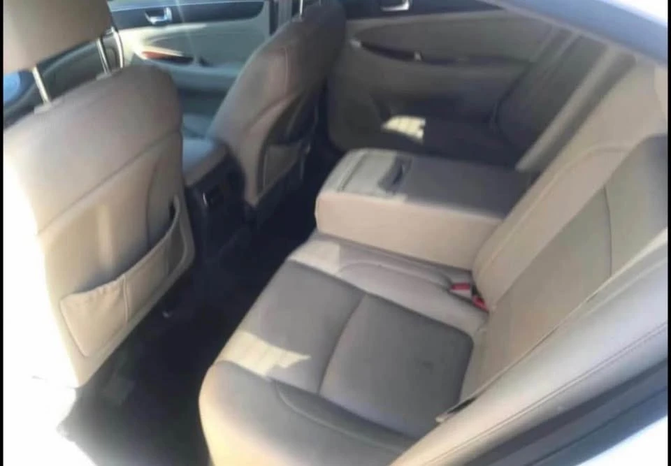 2012 Hyundai Genesis - Image 6 of 6