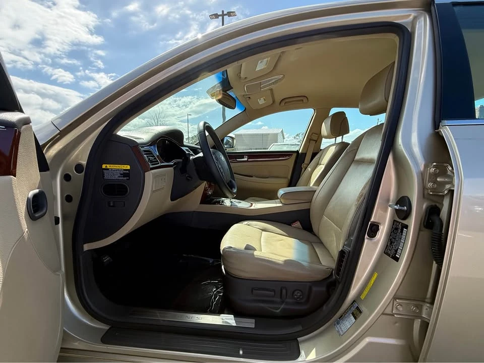 2012 Hyundai Genesis - Image 10 of 17