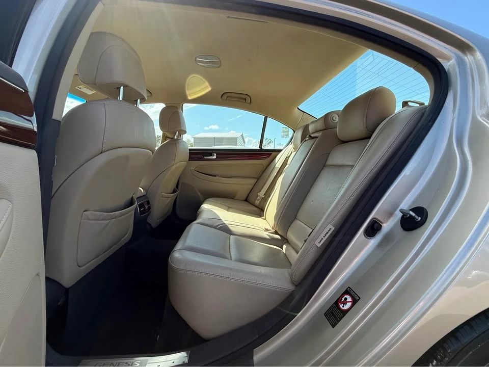 2012 Hyundai Genesis - Image 12 of 17