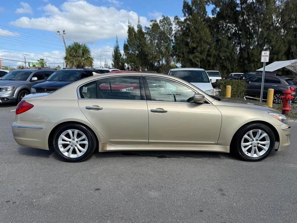 2012 Hyundai Genesis - Image 7 of 17