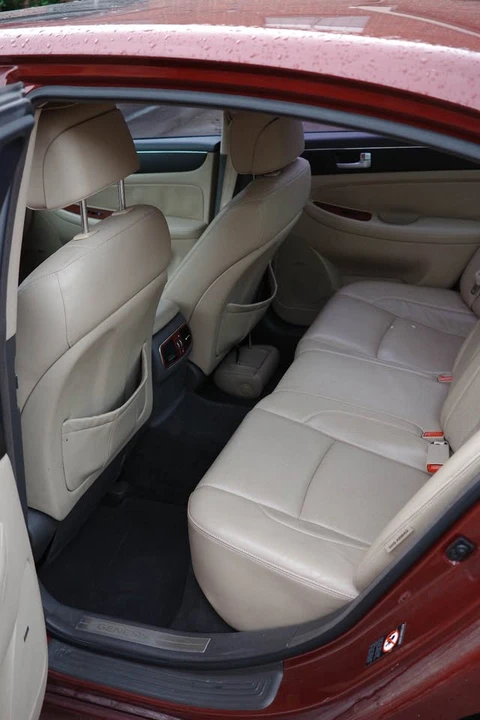 2012 Hyundai Genesis - Image 7 of 15