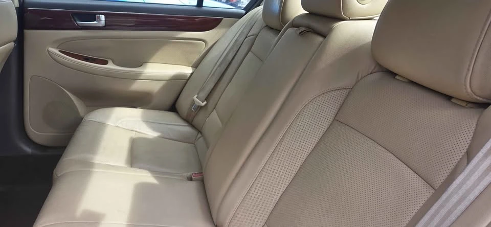 2012 Hyundai Genesis - Image 7 of 9