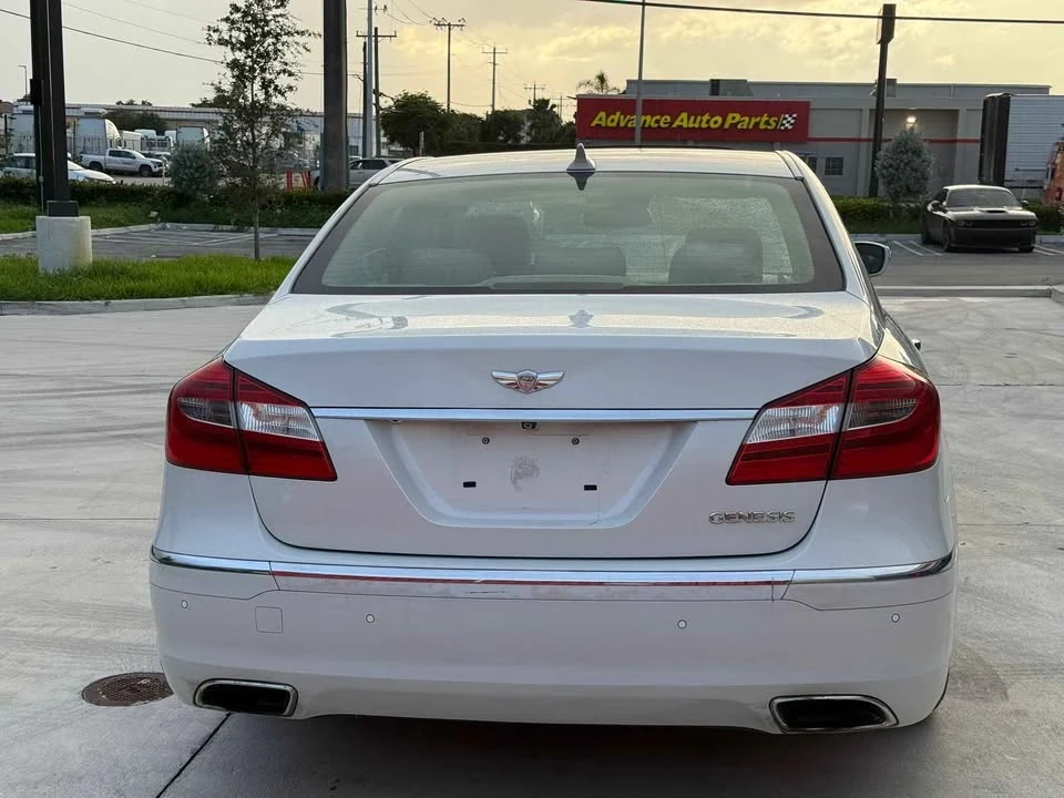 2012 Hyundai Genesis - Image 8 of 17