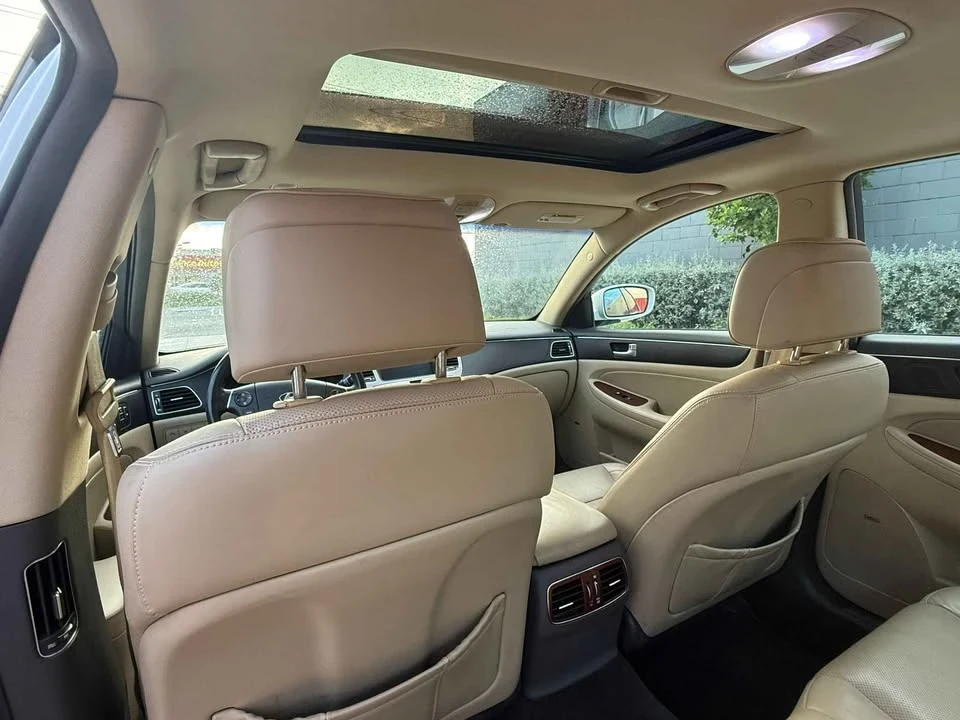 2012 Hyundai Genesis - Image 12 of 17