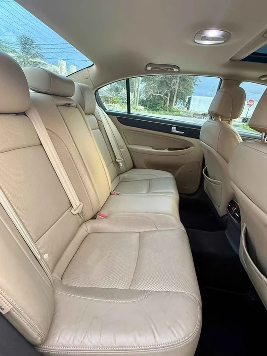 2012 Hyundai Genesis - Image 15 of 17