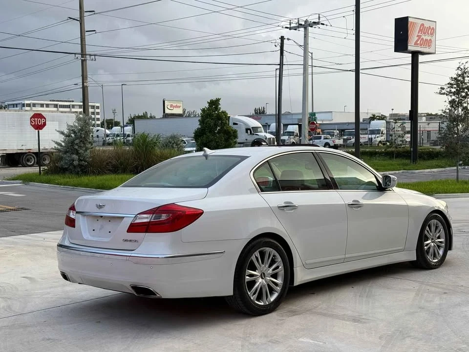 2012 Hyundai Genesis - Image 7 of 17