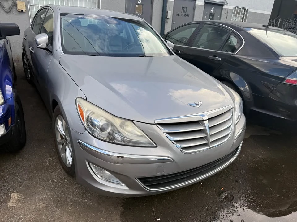 2012 Hyundai Genesis - Image 2 of 6
