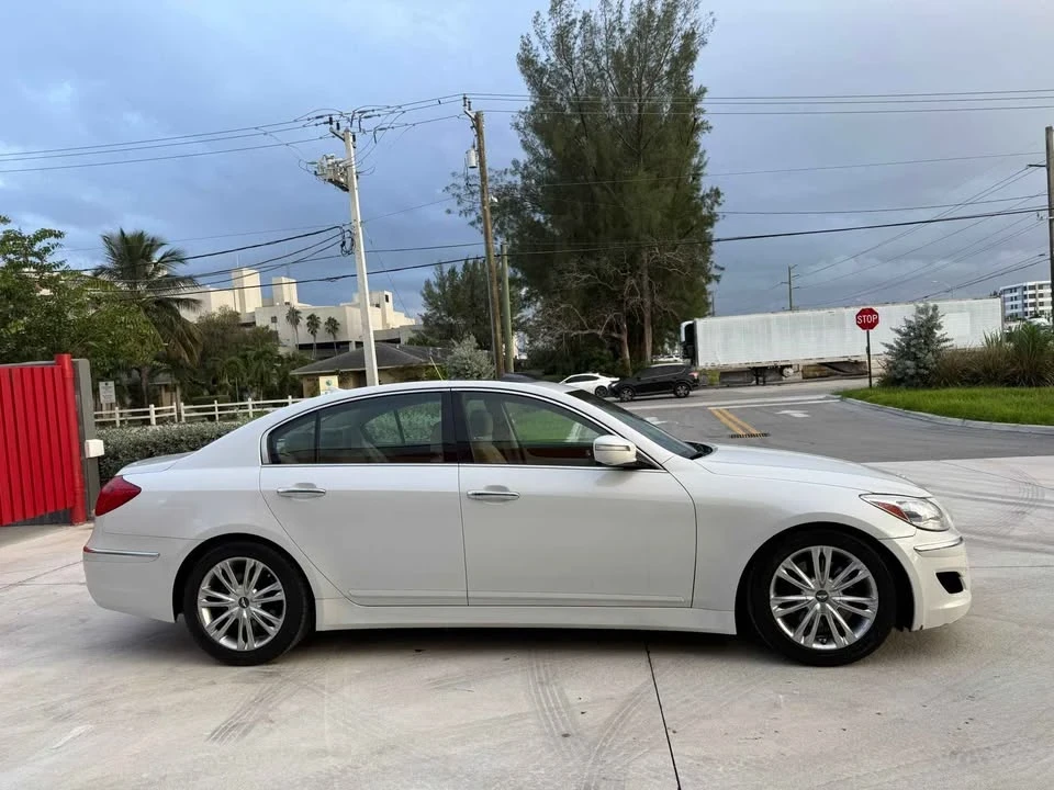 2012 Hyundai Genesis - Image 6 of 17