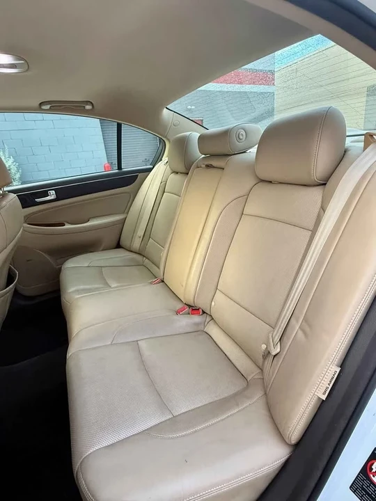 2012 Hyundai Genesis - Image 16 of 17