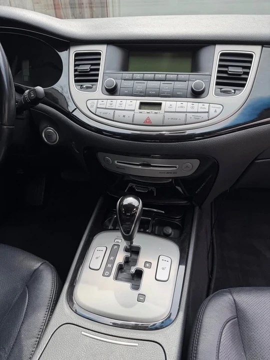 2012 Hyundai Genesis - Image 8 of 10