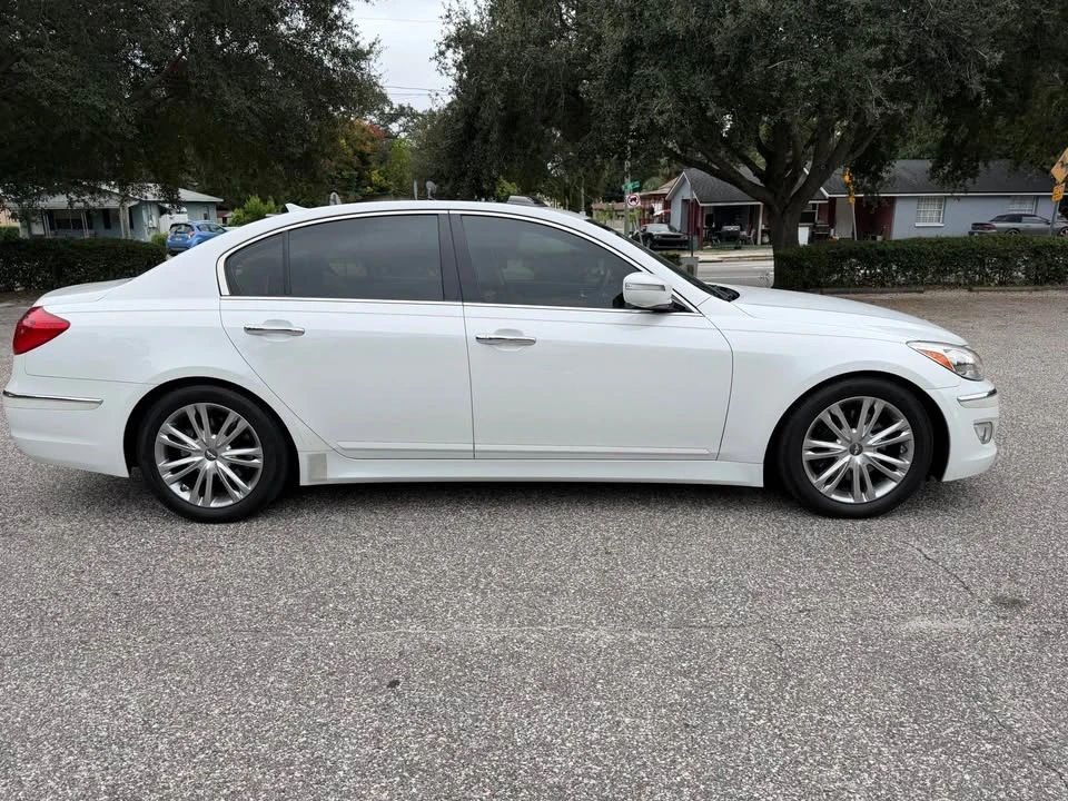 2012 Hyundai Genesis - Image 5 of 18