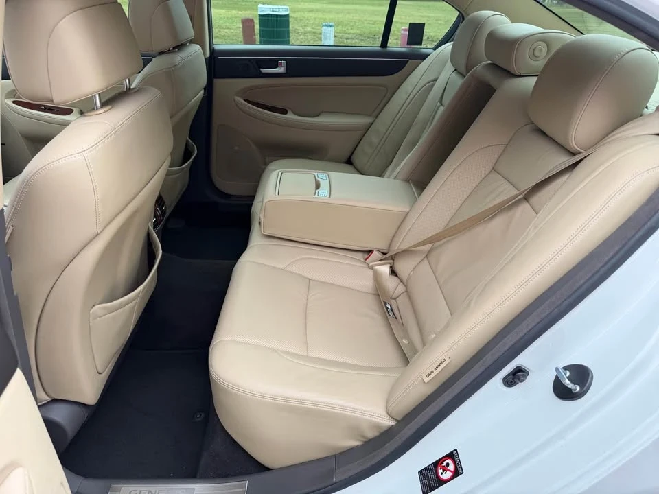 2012 Hyundai Genesis - Image 10 of 18
