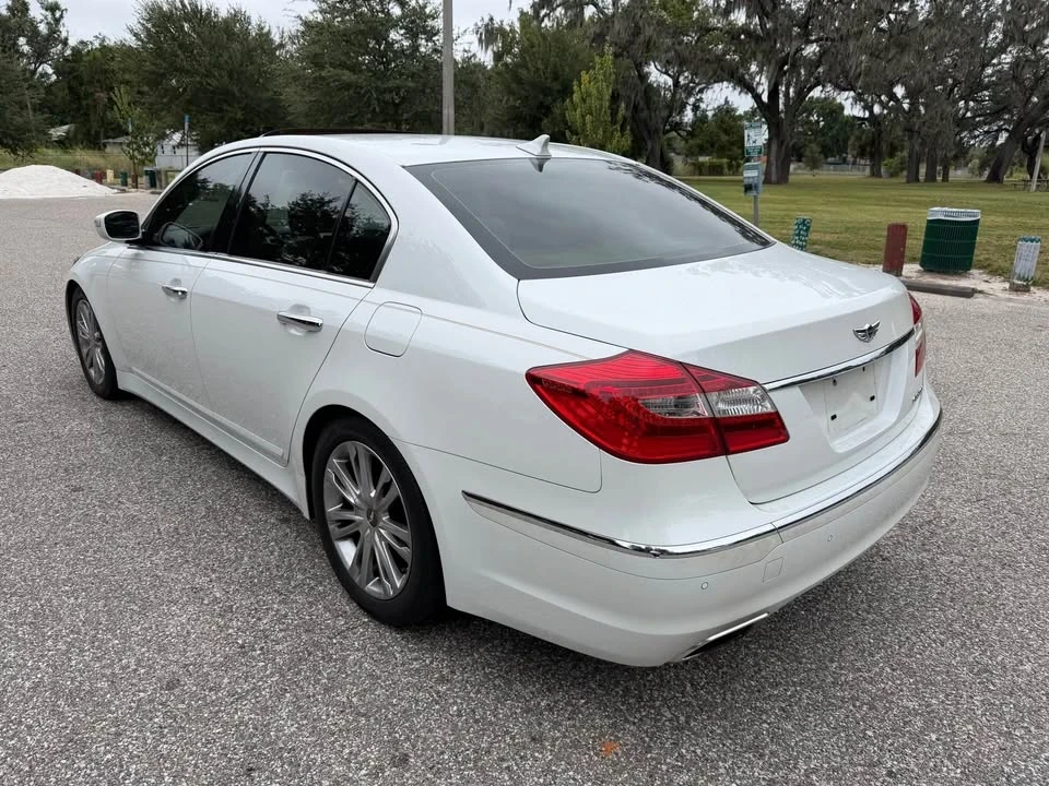 2012 Hyundai Genesis - Image 7 of 18