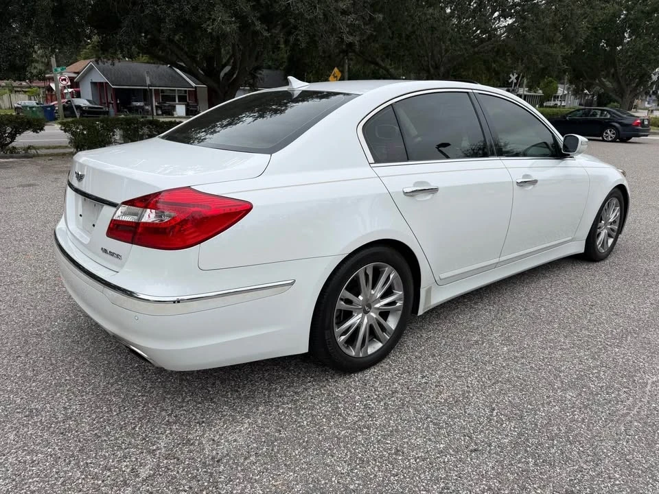 2012 Hyundai Genesis - Image 6 of 18