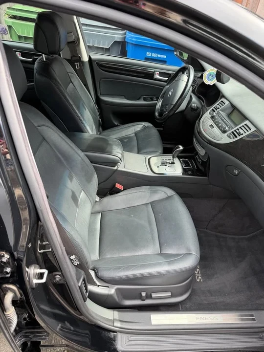 2012 Hyundai Genesis - Image 5 of 10