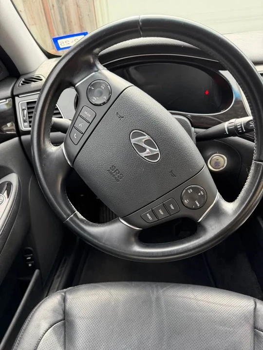 2012 Hyundai Genesis - Image 7 of 10
