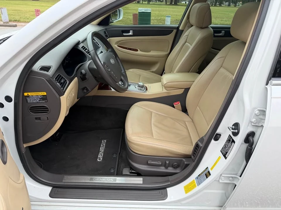 2012 Hyundai Genesis - Image 8 of 18