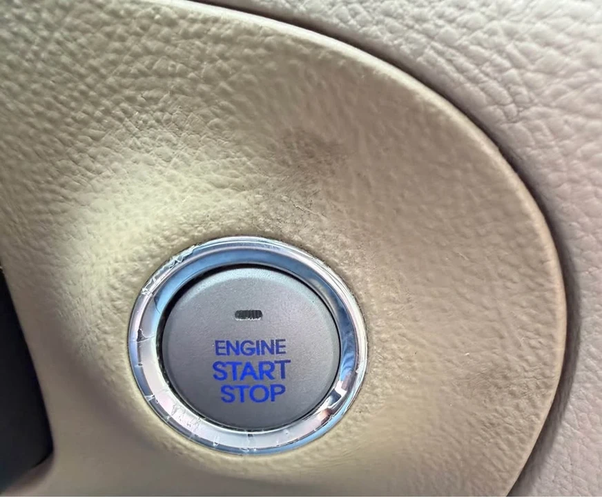2012 Hyundai Genesis - Image 15 of 18