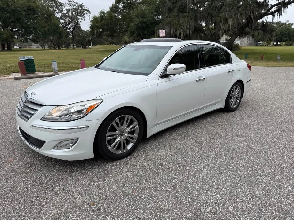 2012 Hyundai Genesis - Image 2 of 18