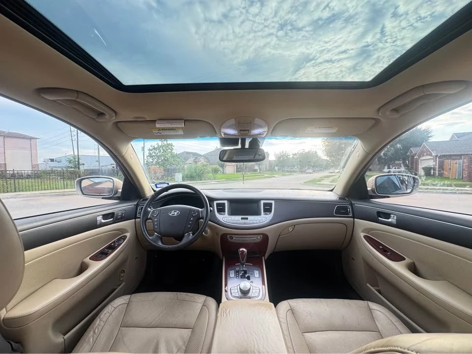 2012 Hyundai Genesis - Image 7 of 12