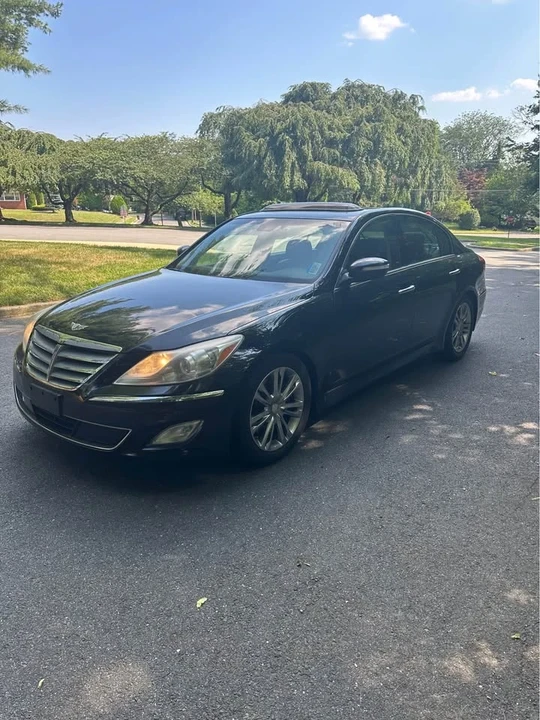 2012 Hyundai Genesis - Image 2 of 15