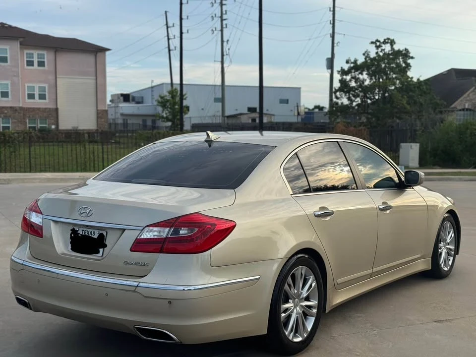 2012 Hyundai Genesis - Image 5 of 12
