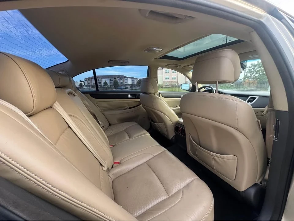2012 Hyundai Genesis - Image 10 of 12