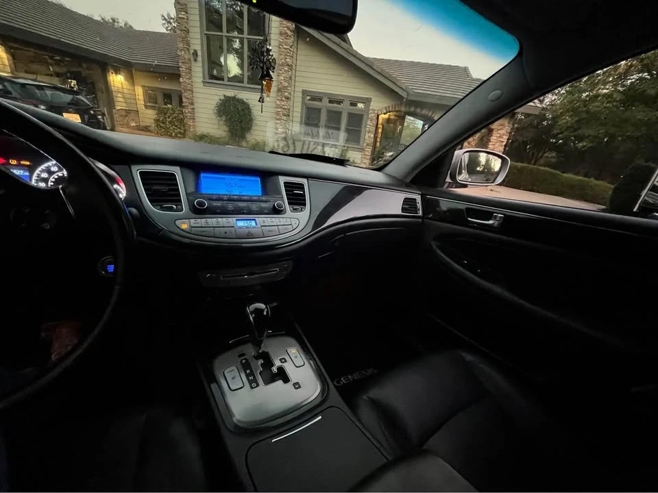 2012 Hyundai Genesis - Image 6 of 9