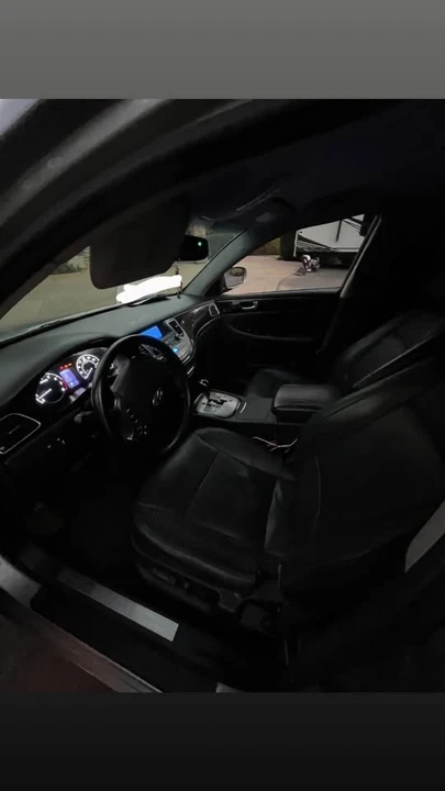 2012 Hyundai Genesis - Image 4 of 9