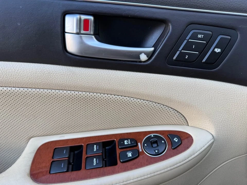 2012 Hyundai Genesis - Image 14 of 20