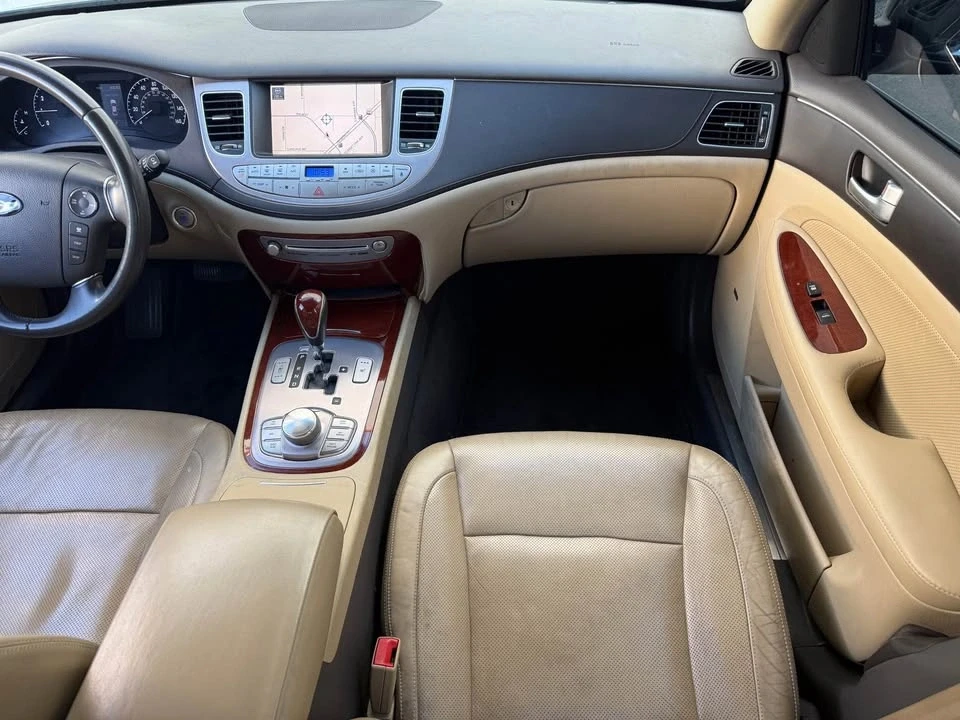 2012 Hyundai Genesis - Image 17 of 20
