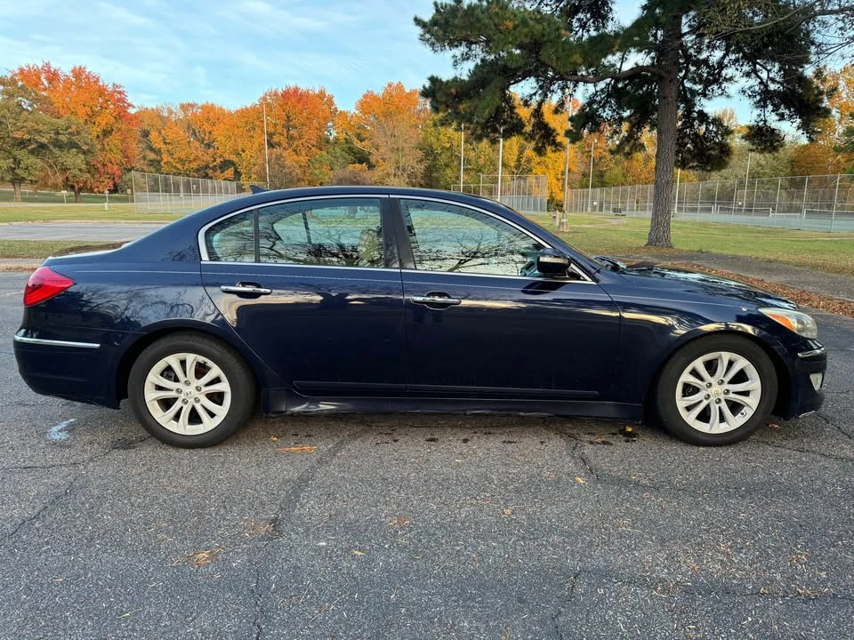 2012 Hyundai Genesis - Image 6 of 16
