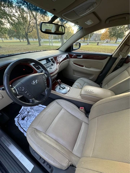2012 Hyundai Genesis - Image 11 of 16
