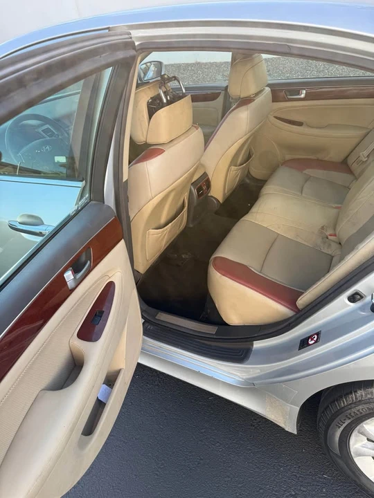 2012 Hyundai Genesis - Image 7 of 10