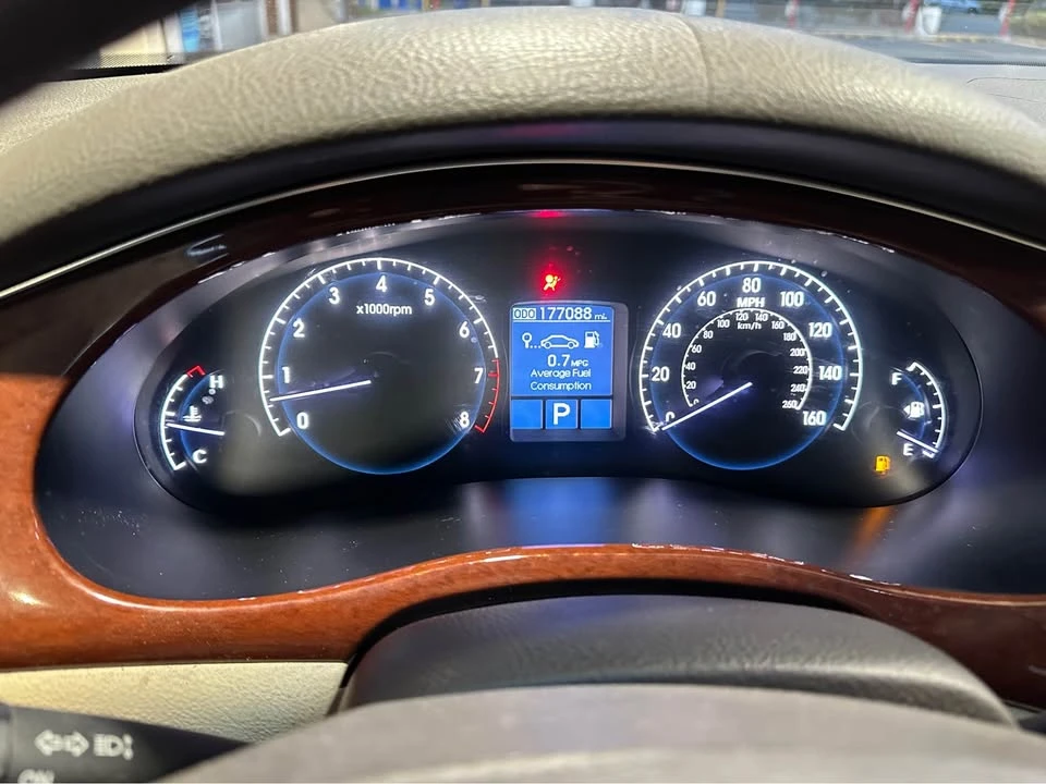 2012 Hyundai Genesis - Image 7 of 10